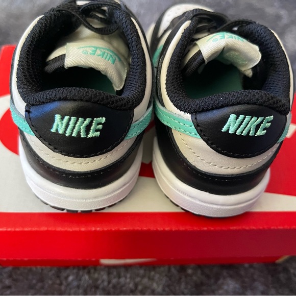Nike Dunk Low - Picture 5 of 11
